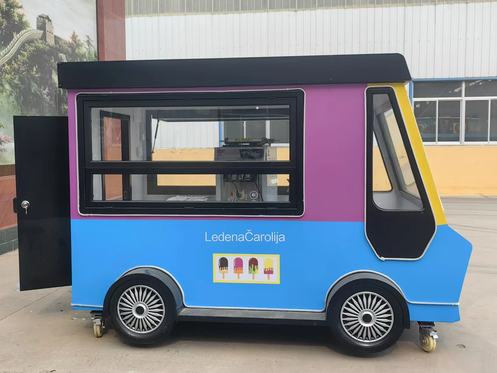 main-image-2 Camion de restauration rapide 2024 - Remorque de restauration mobile. – Image 1